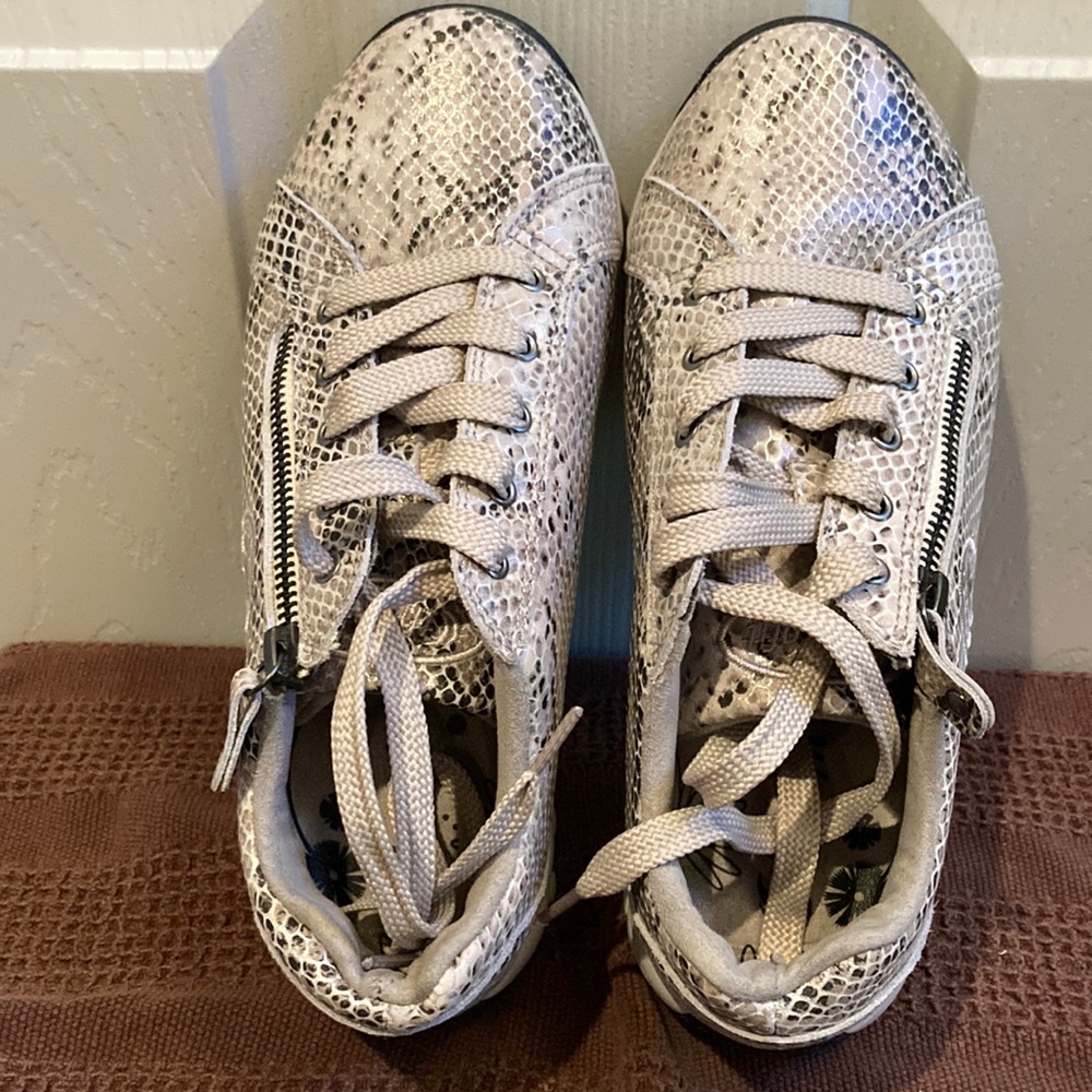 EUC Therafit flats